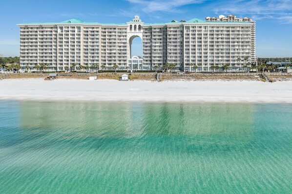 On the beach - Majestic Sun A1107*Spacious Penthouse | Gulf Views | Heated Pools/Hot Tubs | Gym (Miramar Beach)