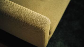 Primer plano de un tejido con textura, probablemente parte de un mueble.