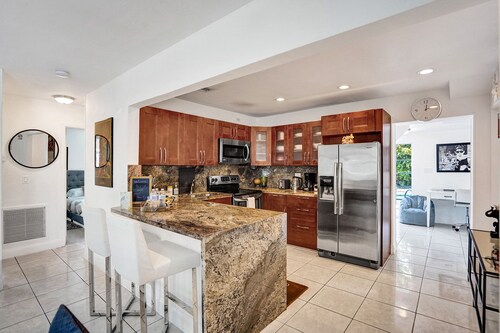 Paradise Villa with Heated Pool and close to Beach