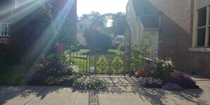 Exterior - Inn of the Six-Toed Cat (Allerton)