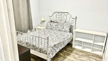 1 bedroom, desk, iron/ironing board, WiFi