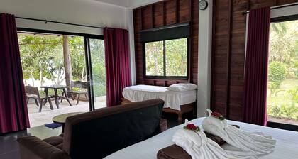 Piman Pu Arthouse 2 kingsize bedrooms with a/c - shared bathroom - 4 persons max