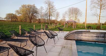 Stylish 1st floor apartment with heated pool & private jacuzzi, 3 star rated