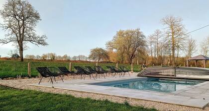 Stylish 1st floor apartment with heated pool & private jacuzzi, 3 star rated