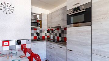 Køleskab, mikrobølgeovn, ovn, opvaskemaskine