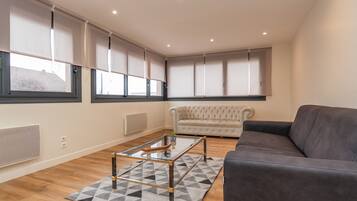 Televisie, een dvd-speler en een stereo