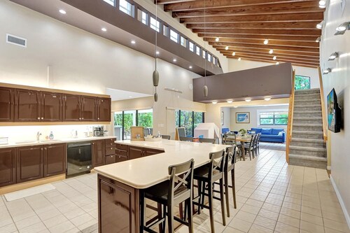 Modern 6BR Villa Resort Style Pool on Golf Course