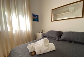 1 bedroom, iron/ironing board, WiFi, bed sheets - Studio Café Leblon (Leblon Rio de Janeiro)