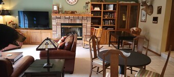 Charming house on wooded acreage 1/4 mi from Sackett Lk in Medford with WiFi, AC