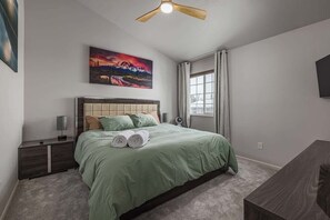 2 chambres, fer et planche à repasser, Wi-Fi, draps fournis