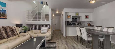 Fernseher, Kamin, Arbeitsbereiche