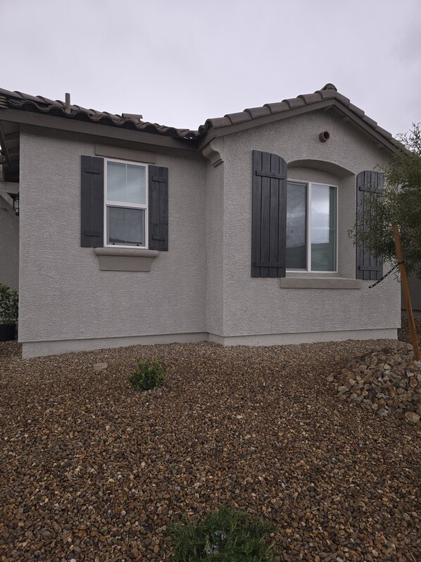 Exterior - Cozy Room in Las Vegas with AC, WiFi Full Bath In New Residential Neighborhood (Las Vegas)