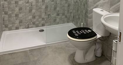 City Centre Skyline - Private Room with shared bathrooms