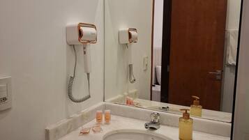 Phòng Suite | Phòng tắm | Máy sấy tóc