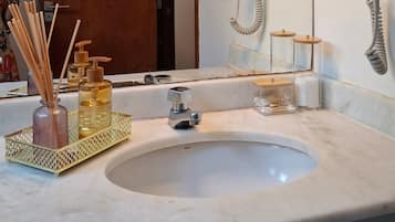 Basic-Suite | Badezimmer | Haartrockner