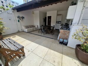Outdoor dining - Fullano B&B (Rio de Janeiro)