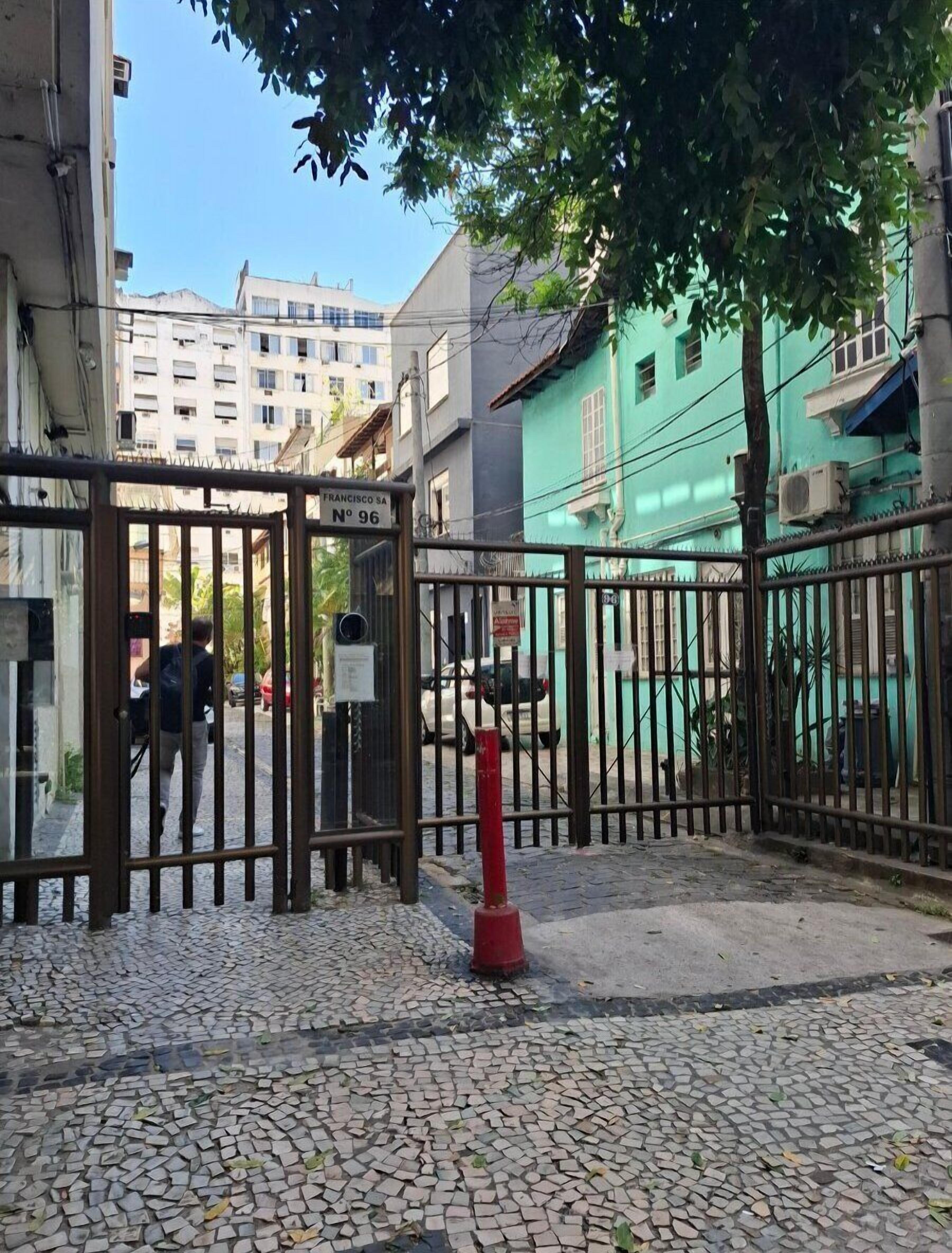 جناح بتجهيزات أساسية | المنطقة المحيطة بالمنشأة