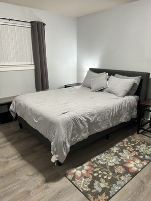 3 makuuhuonetta, silitysrauta/-lauta, vauvan matkasänky, Wi-Fi