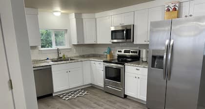 3-bedroom Seaview Beach Cottage apartment