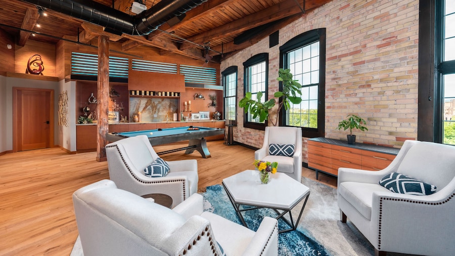 Exquisite 3BDR Penthouse in Downtown TC