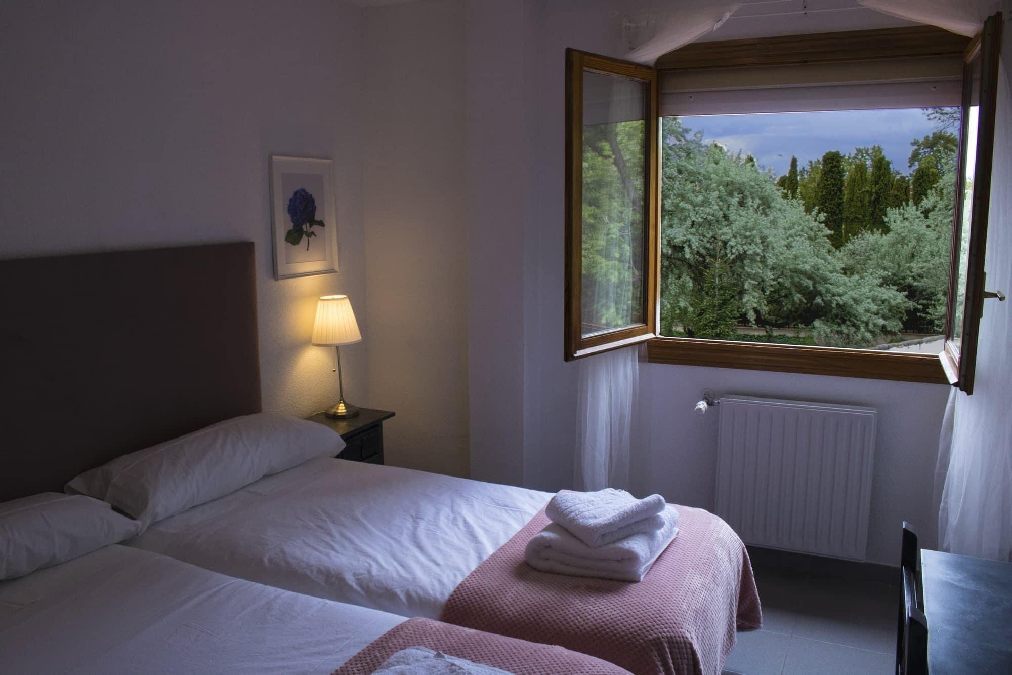 بديكورات فريدة لكل غرفة ومكتب وواي فاي مجانًا وملاءات أسرّة