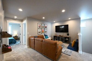 TV - BRAND NEW! 3 Bed, 2 1/2 Bath (Ashton)