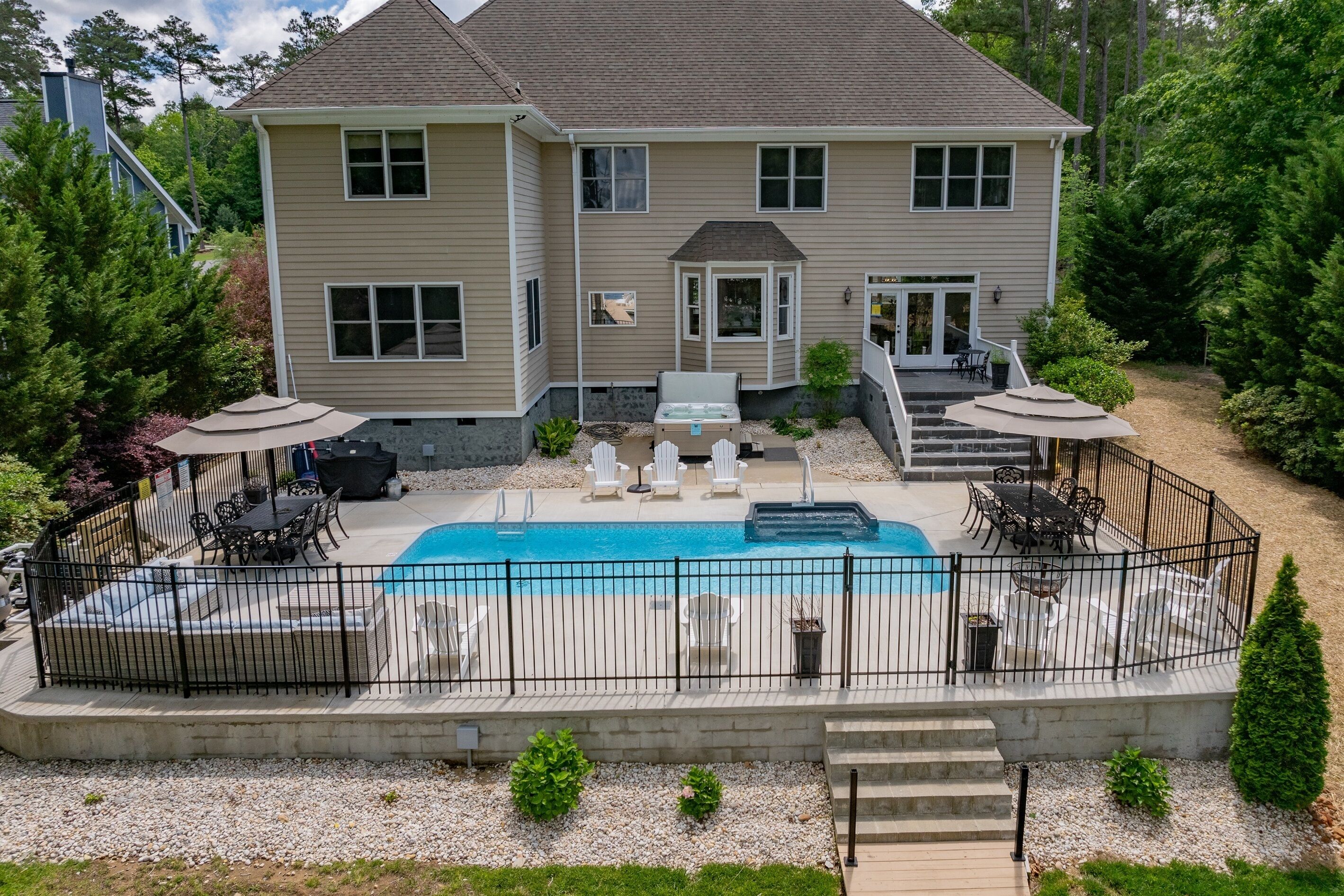 💥Heated Saltwater Pool for 2024, 8 Bedrms, Sunset Views, Main Lake Cove, Pets🥇
