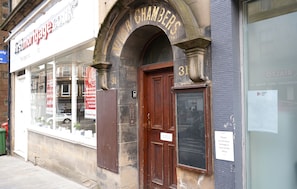 Exterior detail - Falkirk City Centre Stylish 2 Bed Flat (Falkirk)