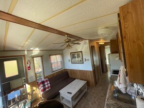 スマートテレビ、暖炉、PC モニター