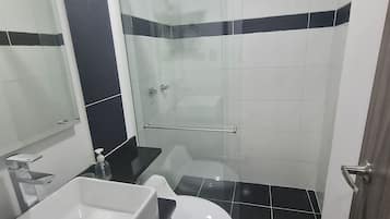 Suite | Badezimmer | Regendusche, Haartrockner, Fußbodenheizung (Badezimmer), Handtücher