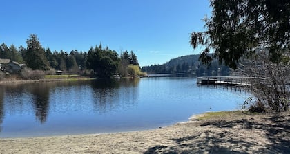 New Listing! Cozy one bedroom beach retreat with easy access to everything !!!