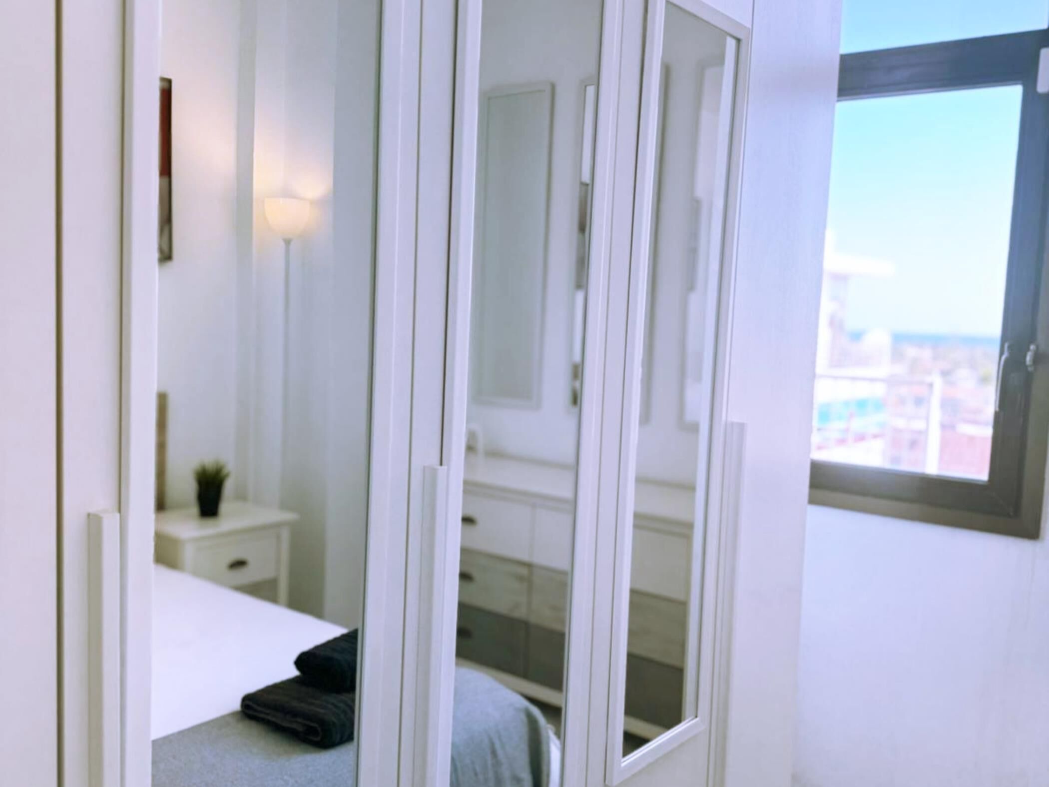 2 bedrooms, internet, bed sheets