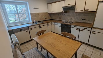 Refrigerador, horno, placa de cocina, lavavajillas