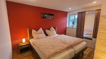 1 bedroom, travel cot, free WiFi, bed sheets
