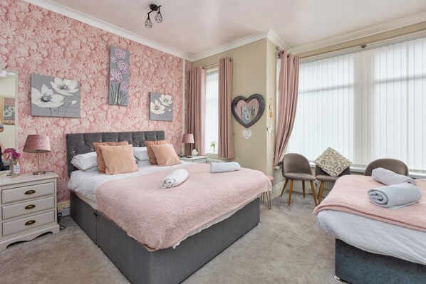 Family Room | Free WiFi - Friends Hotel (Blackpool)