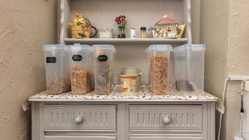 Daily English breakfast (GBP 9.50 per person)