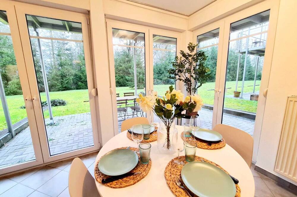 New 1 Bedroom Flat with Balcony & Garden