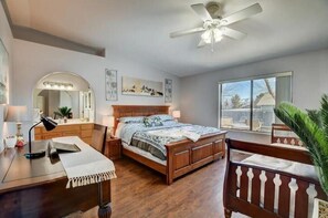 3 dormitoris, planxa i posts de planxar i un bressol de viatge