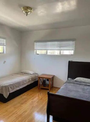 2 bedrooms, WiFi - Spacious Two Bedroom in Santa Monica (Santa Monica)
