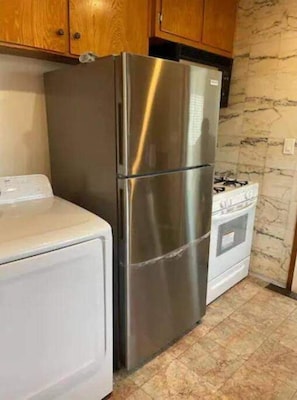 Private kitchen - Spacious Two Bedroom in Santa Monica (Santa Monica)