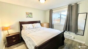 2 bedrooms, iron/ironing board, WiFi, bed sheets