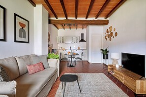 Appartement, 1 chambre, cuisine, rez-de-chaussée | Coin séjour