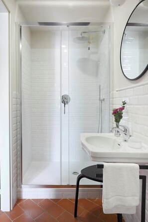 Superior Double Room | Bathroom | Free toiletries, hair dryer, towels, soap - Agriturismo Borgo Scaffaia (Scarperia e San Piero)