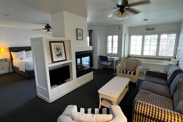 Cottage, 1 King Bed, Fireplace, Lakeside