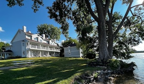 Room, 1 King Bed, Lake View, Ground Floor