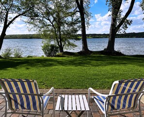 客房, 1 張特大雙人床, 湖景, 地面層 | 客房景觀