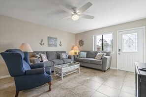 Smart TV - Plenty of room for plenty of fun☀️ (Panama City Beach)