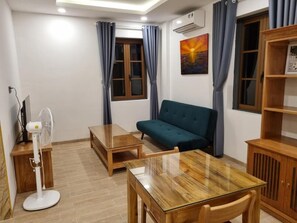 Apartment, 2 Schlafzimmer, barrierefrei, Raucher | Wohnzimmer