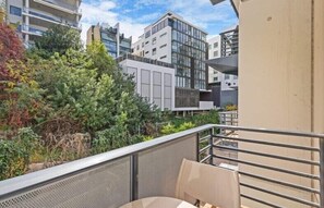 Property grounds - Urban CBD Perth A GEM 1Bedroom Apartment (Perth)