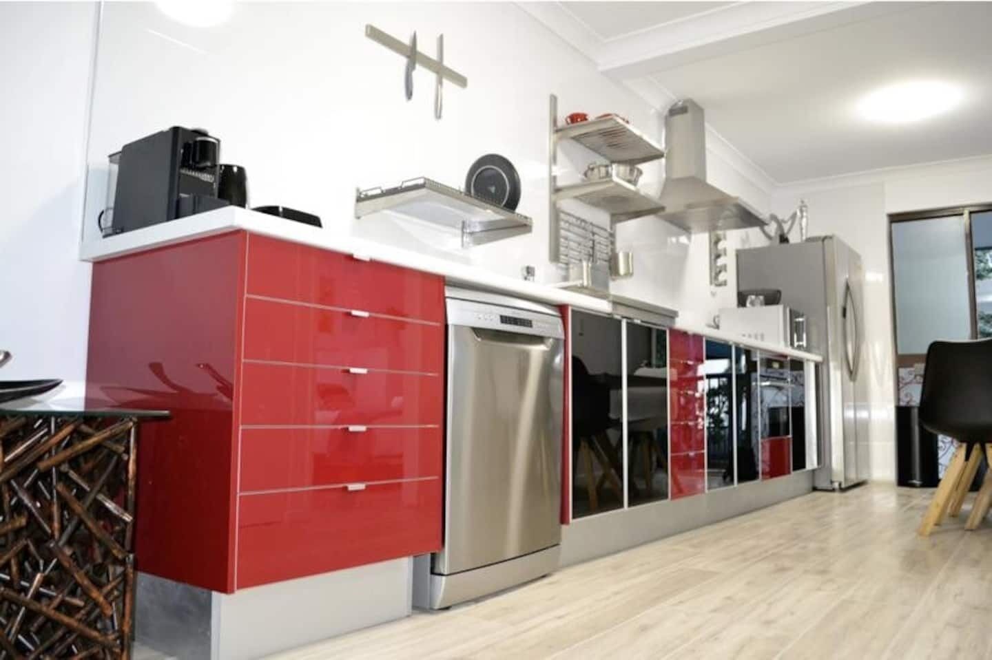 Kühlschrank, Mikrowelle, Ofen, Herdplatte